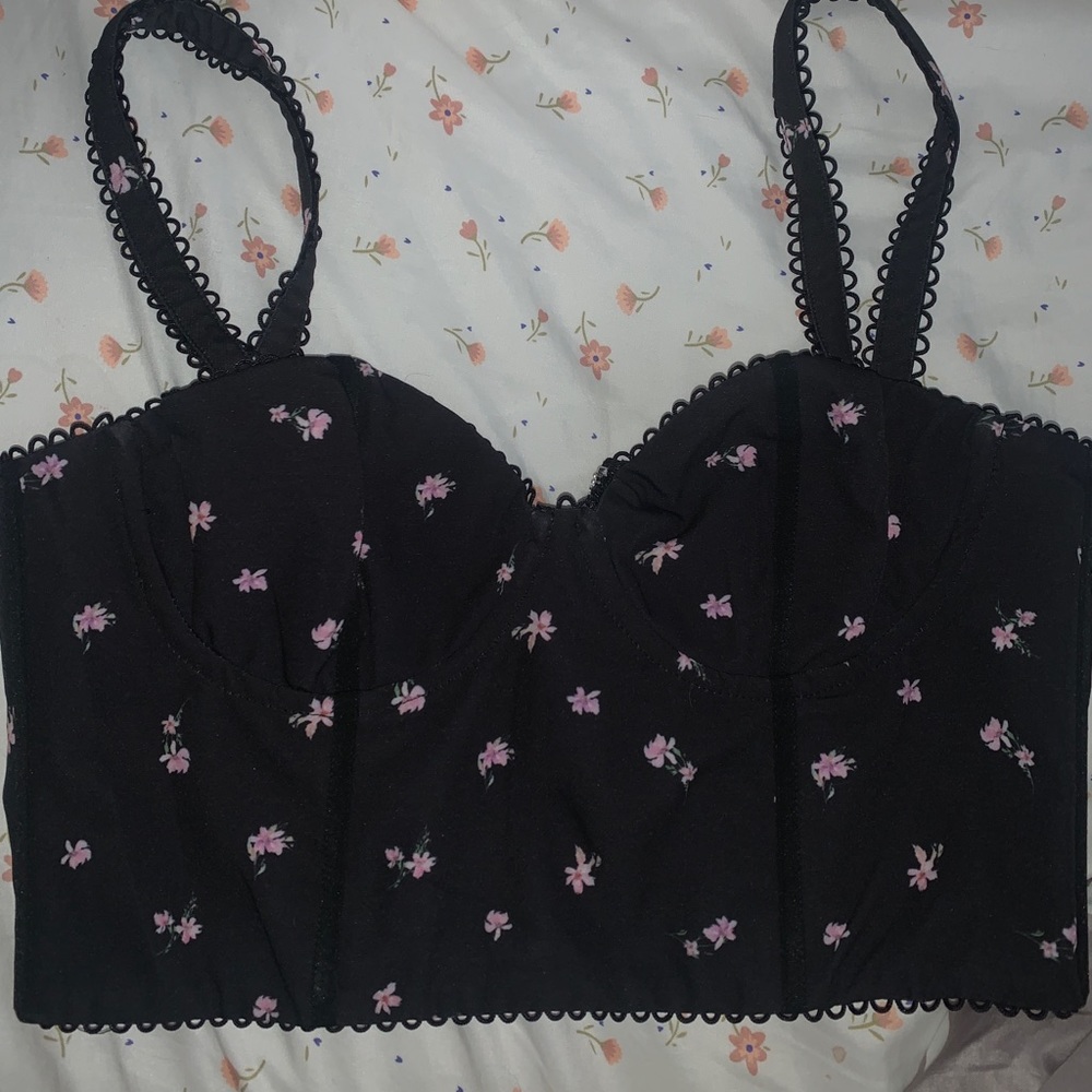 White fox boutique crop top
